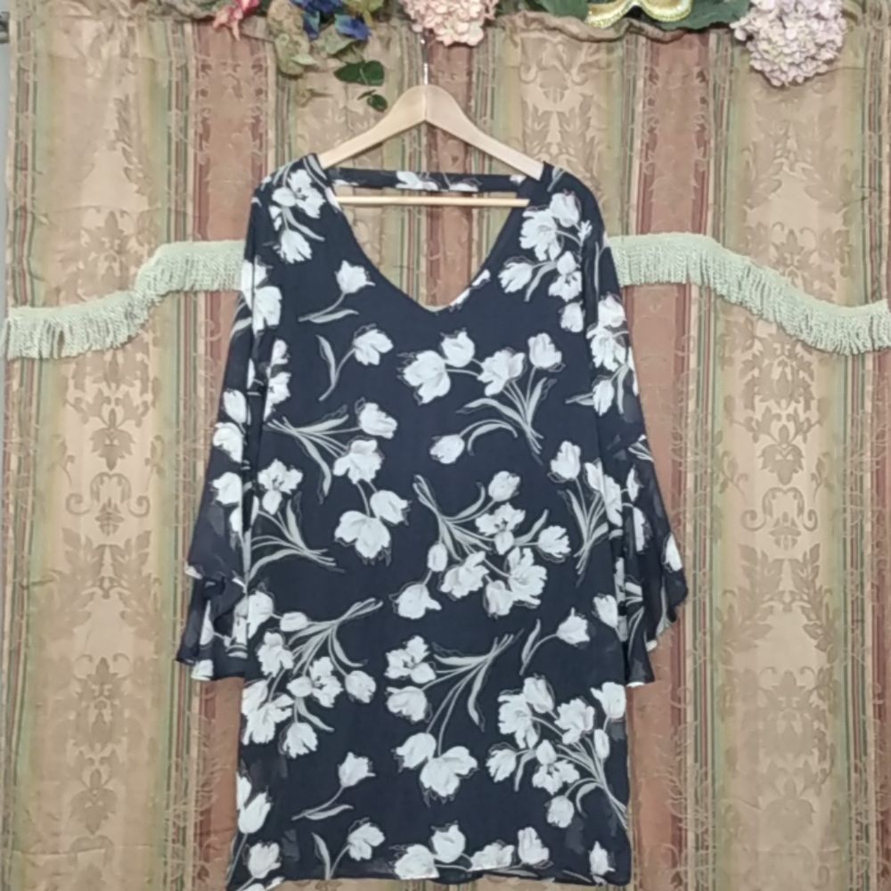 (C Apparel) Women's Floral Blouse -Large